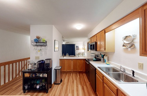 Duck Condo | 2-Story Condo near the Beach w/Outdoor Shower, Shared Pool & Tennis, Central AC