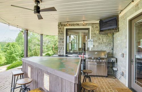 Van Buren County House | 2-Story Dock & Deck at Huge Family Home in Doyle!