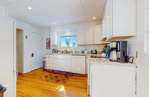 Cranmore Birches House | 2-story dog-friendly home in downtown with grill, mtn views, streaming, & porch