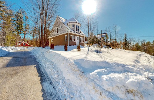 Cranmore Birches House | 2-story dog-friendly home in downtown with grill, mtn views, streaming, & porch