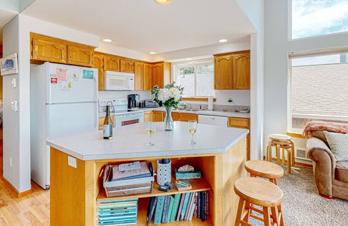 Neahkahnie Beach House | 2-story dog-friendly home with beach access, gas grill, deck, Ping-Pong table