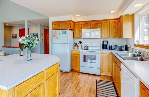 Neahkahnie Beach House | 2-story dog-friendly home with beach access, gas grill, deck, Ping-Pong table