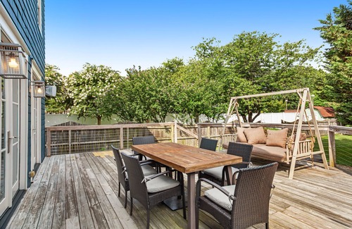 Eastport House | 2-story downtown home with enclosed yard, deck, firepit, gas grill & fireplace