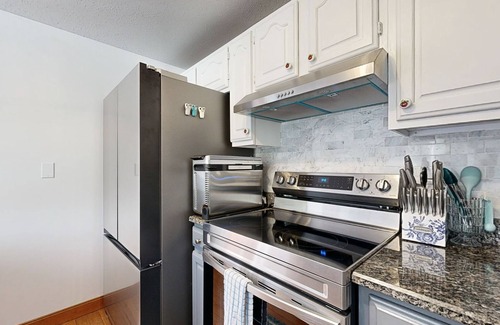 Owls Head House | 2-story home near the water with deck, jetted tub, grill, streaming, & fast WiFi