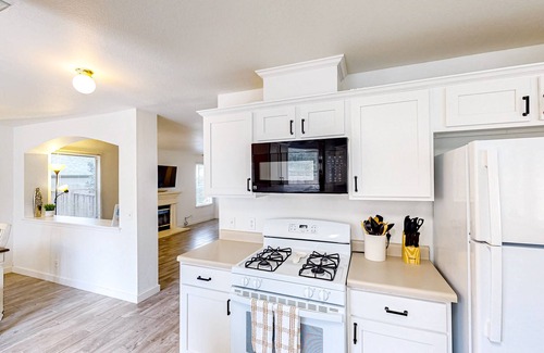 Buda House | 2-story home with private outdoor pool, fenced backyard, fireplace, patio, & AC