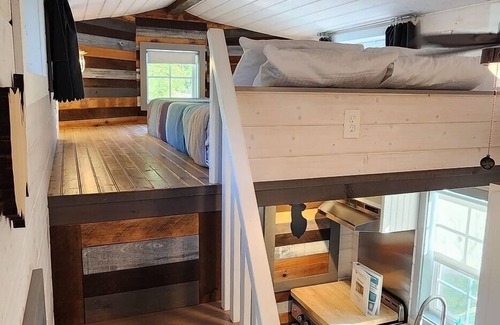 Mill Spring House | 2-story tiny home on the creek, full kitchen, close to pool and playground, sleeps 4.