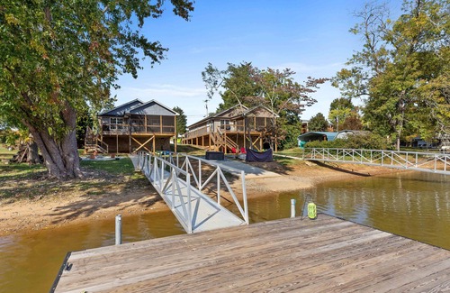 Southmont Cabin | 2 Stunning Lakefront Homes: Docks/Fire Pits/Kayaks