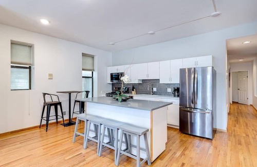 Pulaski Park Apartment | 2 Suites, 2 Floors in Downtown Chicago