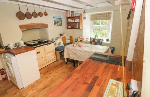Letterston Cottage | 2 SUMMERHILL, pet friendly, character holiday cottage in Letterston