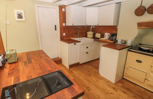 Letterston Cottage | 2 SUMMERHILL, pet friendly, character holiday cottage in Letterston