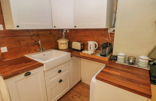 Letterston Cottage | 2 SUMMERHILL, pet friendly, character holiday cottage in Letterston