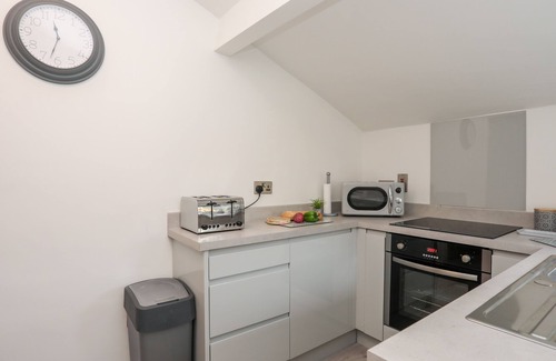 Llanfairpwllgwyngyll House | 2 TAN RHIW, pet friendly, with open fire in Llanfairpwllgwyngyll