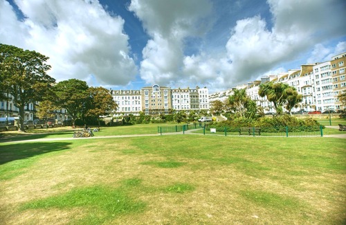 St Leonards-On-Sea Apartment | 2 The Hideaway (2mins from the beach)