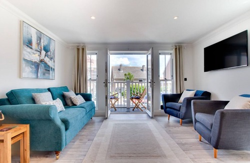 Swanage Apartment | 2 The Lookout - Two Bedroom Apartment, Sleeps 4