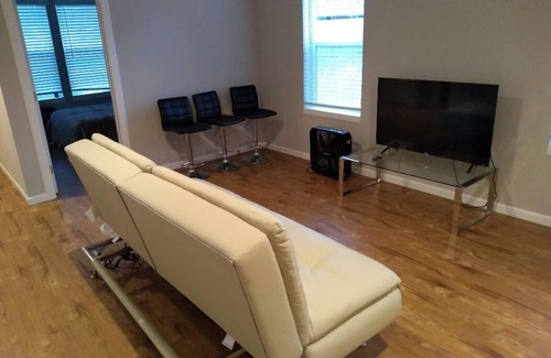 Renton House | ⁎ 2 Townhomes with Smart TV & Blackout Curtains