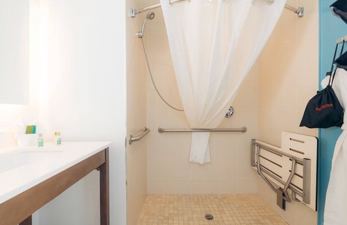 Harbor Hotel | 2 Twin Queen Rooms, The Cove Hotel, Heated Pool, Ready for Family Stay