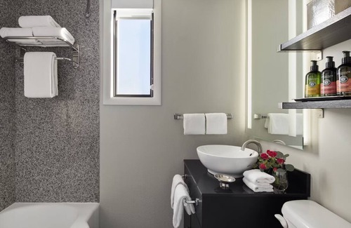 Capitol Hill Hotel | 2-Unit Spacious Retreat Near US Capitol | Ideal for History Lovers & Sightseeing