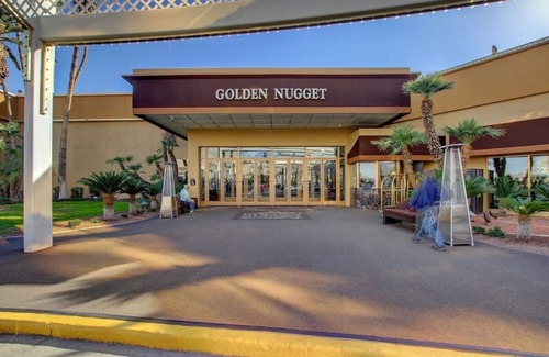 Laughlin House | 2 Units Close to Big Bend of the Colorado! Outdoor Pool, Pets Allowed!