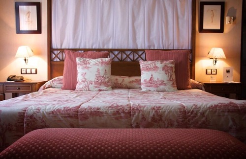 Cebreros Hotel | 2 Units - Peaceful Setting, Garden Walks & Relaxed Country Living
