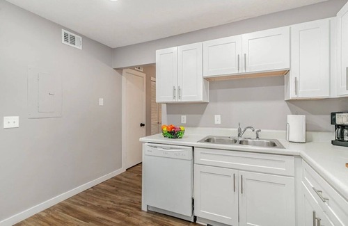 Nashville Condo | 2 Units - Sleeps 16 - Mins. to Downtown/Airport
