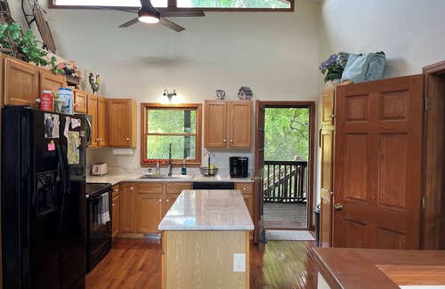 Cullowhee Cabin | 2 Views! Front view of Lake Glenville & back view of Christmas Tree farm!