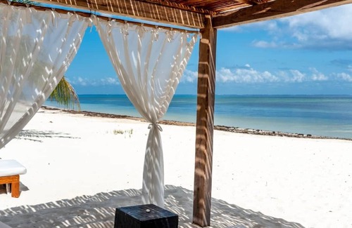 Colonia Centro Villa | 2 villas 9-Bedrooms Beachfront Haven – Luxury by the Sea