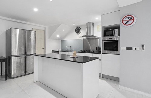 Kathu House | 2 villas with 9 bedroom for 23 guests. 2 swimming pools.