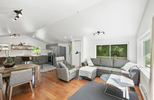 Wilson Creek House | 2 Waters retreat, cabin and wet-weather spa (close to beach).