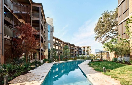 Travis Heights House | 2 Well Designed Rooms | Refreshing Swimming Pool | Near Lady Bird Lake