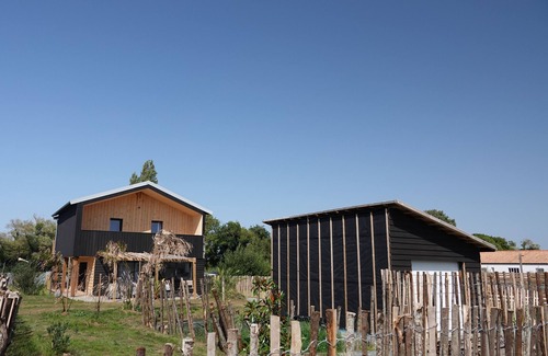 Les Conches House | 2 wooden houses near the ocean. Quiet, perfect for family gatherings.