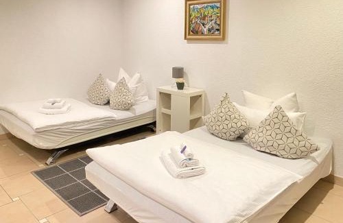 Gaertringen Apartment | 2 Zimmer Apartment, 70 qm, max 4 Pers, private Terasse, 2 Parkplätze, Internet 250 MBit