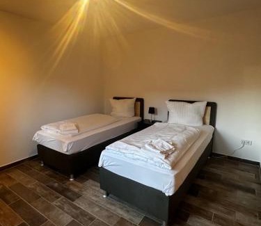 Petershagen Apartment | 2-Zimmer Wohnung, Parkplatz und Terrasse, Nah A10 und Berlin