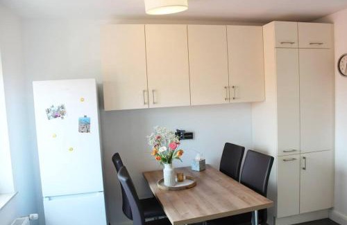 Himmelpforten Apartment | 2 Zimmer Wohnung, Wallbox, Balkon, zentral
