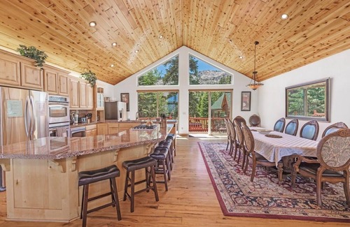 South Lake Tahoe House | #20-0594 - 7 bedroom Chiapa Estate W/Indoor Pool Movie Theater High Speed Wifi