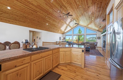 South Lake Tahoe House | #20-0594 - 7 bedroom Chiapa Estate W/Indoor Pool Movie Theater High Speed Wifi