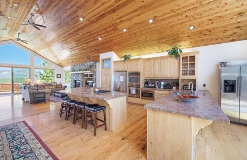 South Lake Tahoe House | #20-0594 - 7 bedroom Chiapa Estate W/Indoor Pool Movie Theater High Speed Wifi