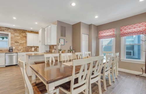Wall House | 20-22 Grover's Ocean, spacious 10 bedroom home w/central AC, 1 block to beach!