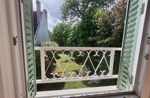 Le Vesinet Condo | 20' from Paris and Versailles: house with garden in a green setting