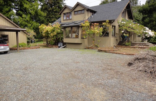 Eureka House | 20+ Guests welcome in 2 adjacent properties