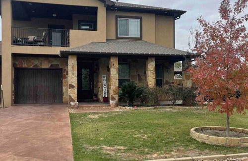 Imperial Valley House | 20 min from Downtown Austin ,20 min to Circuit of the Americans 10 min to Tesla