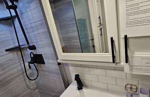 Southland Oaks House | 20 Min to Downtown Austin and COTA. New RV w/outdoor amenities seperate pricing