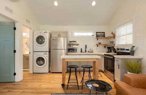 Fletcher Cottage | 20 min to Downtown|Dog friendly| 2 min to AG Center