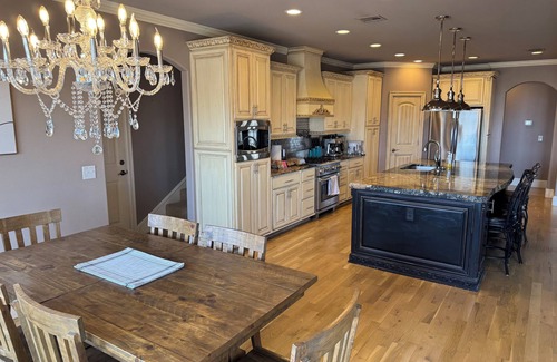 Kiefer House | 20 mins to downtown Tulsa. Beautiful, luxury home on 10 acres,