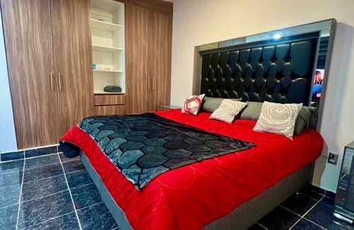 Morelia House | 20 minutes from downtown! Ideal house for couples with game room and dining room.