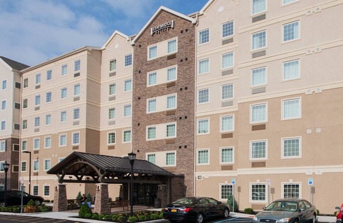 Amherst Apartment | 20 Minutes from Niagara Falls! Pool & Hot Tub.