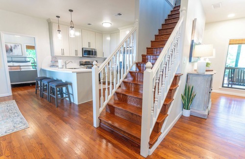 Magnolia Bluffs House | 20% OFF FALL! Bayfront, Pet Friendly Sleeps up to 8 with fishing dock!