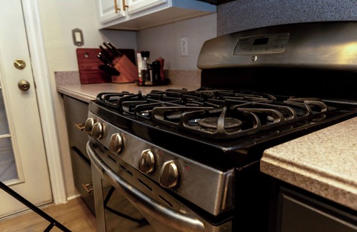 Chino House | 20% OFF Monthly/Modern 3BR 2BA/Private Backyard Retreat/Prime Location