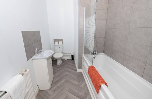 Hull Apartment | 20% OFF - One Bed flat at Hull