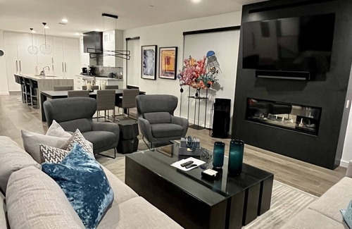 Hollywood Beach House | 20 Seconds to the Beach, New Sophisticated Luxury Beach Home