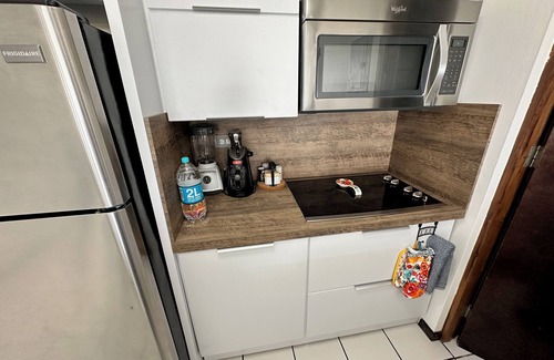 Guanajibo Condo | 20 steps from the beach! WiFi, fully airconditioned, gated community, sleeps 4
